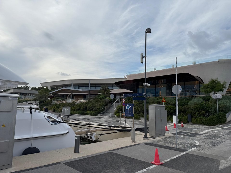 Η Μαρίνα διαθέτει και διεθνή επώνυμα brands 