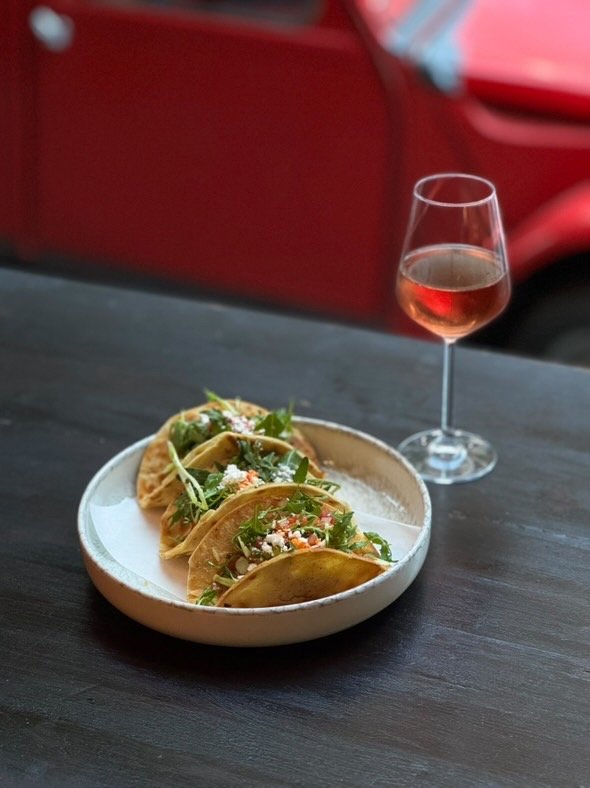 Η Ελπίδα επιμελείται το μενού στη Νερατζιά στο Κουκάκι