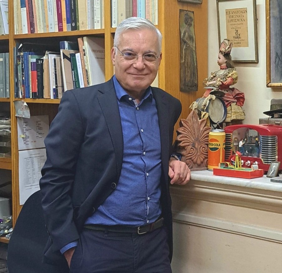 Το νέο βιβλίο του Νίκου Βατόπουλου από τις εκδόσεις Μεταίχμιο Παρουσιάζεται στις 26 Νοεμβρίου στην Ελληνοαμερικανική Ενωση