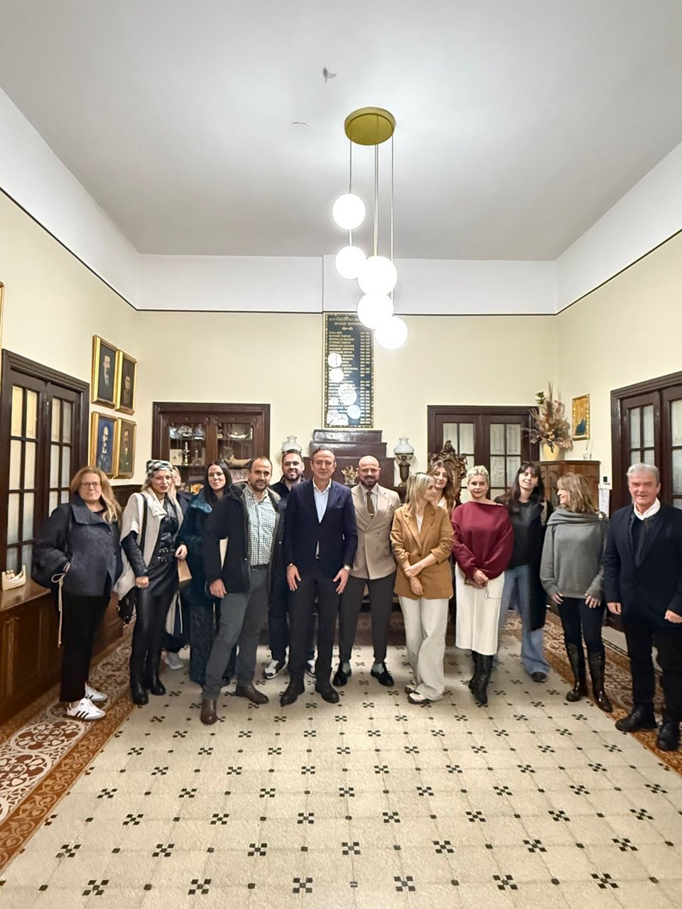 Ο δήμαρχος Θωμάς Μπέγκας και ο αντιδήμαρχος Χρήστος Τάτσης με τους δημοσιογράφους