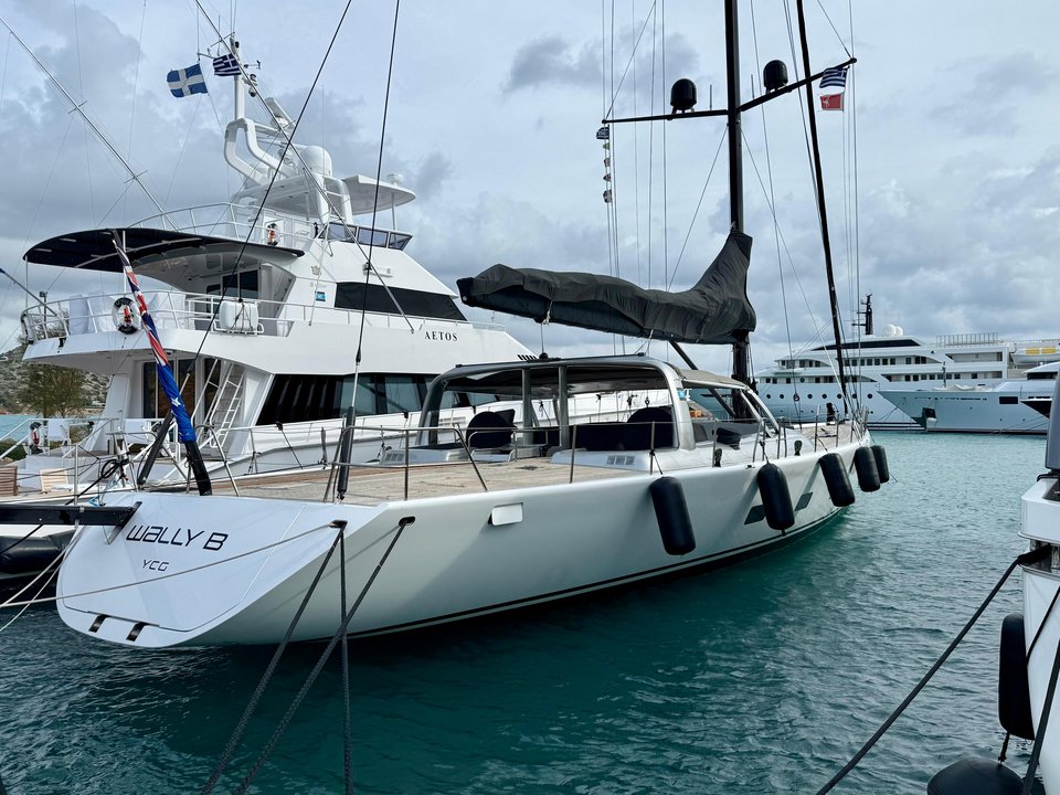 Το μικρό αυτό ιστιοπλοικό ανήκει στον εφοπλιστή Νίκο Πατέρα 