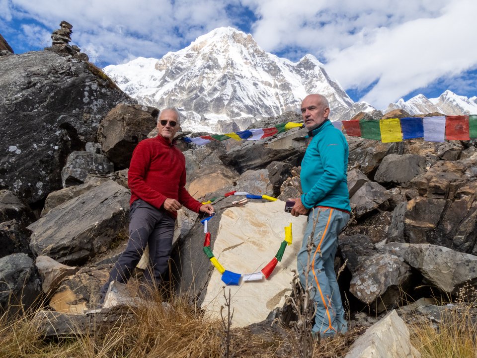 Χρήστος Λάμπρης και Πάνος Χλωρωκώστας τα δυο μέλη από την αποστολή του 1985 40 χρόνια μετά στο Αναπούρνα