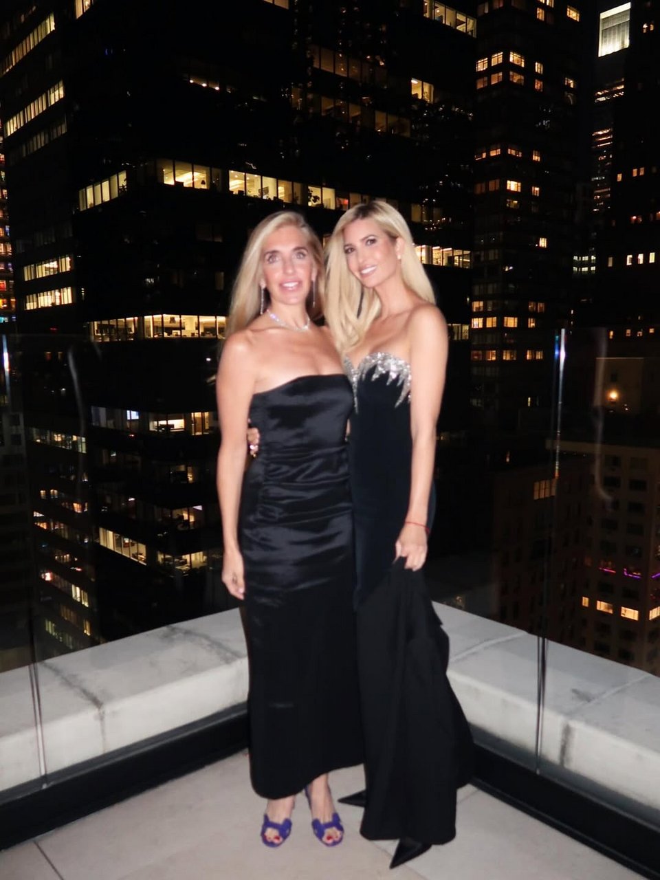 Η Ιβάνκα Τραμπ με μίνι φόρεμα