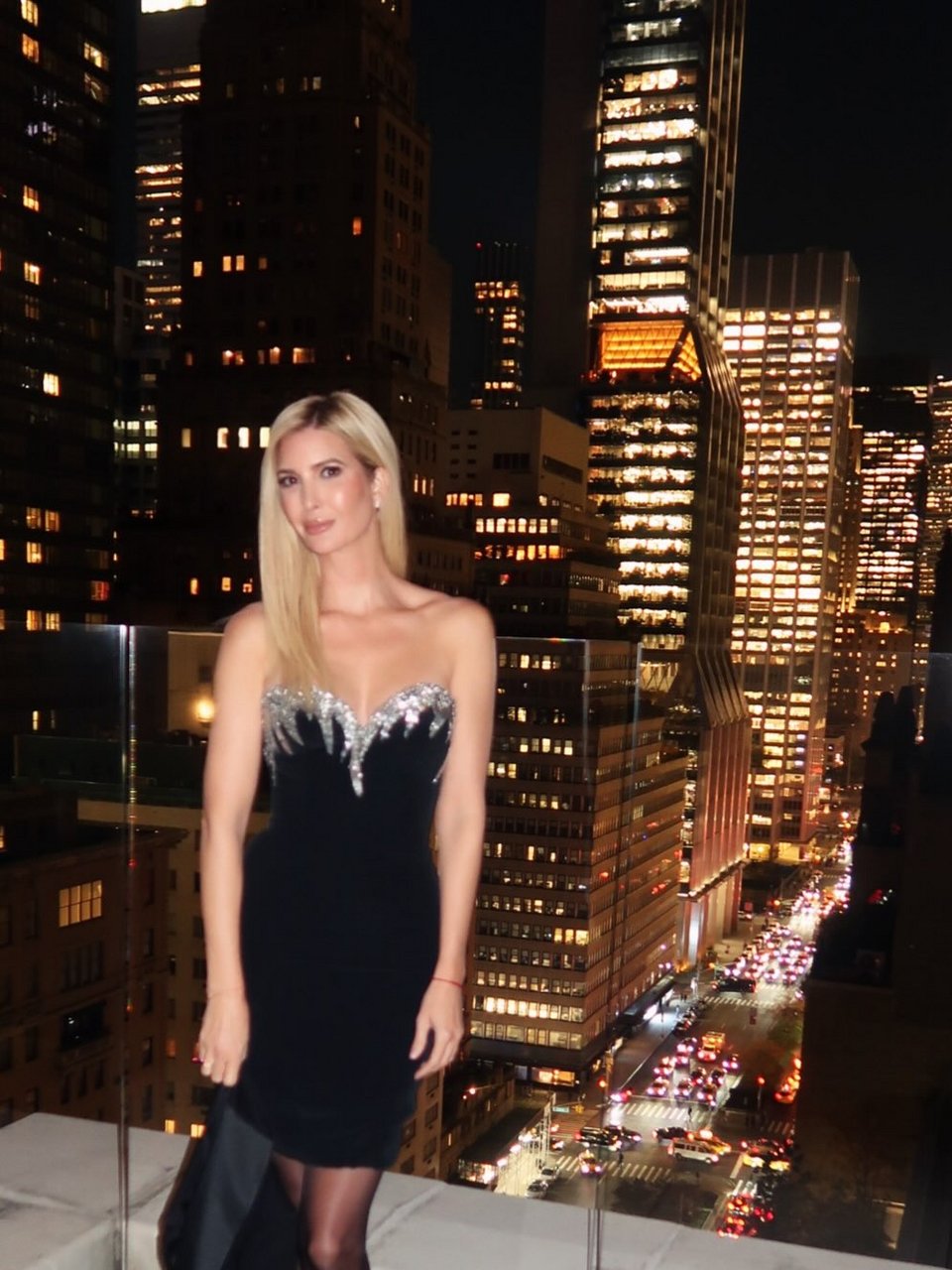 Η Ιβάνκα Τραμπ ποζάρει στη Νέα Υόρκη