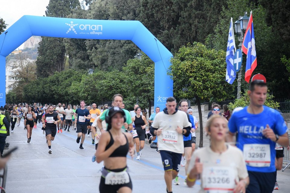 Χιλιάδες δρομείς συμμετείχαν στον 42ο&nbsp;Αυθεντικό Μαραθώνιο της Αθήνας 