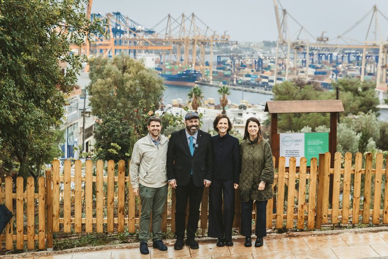 Φίλιππος Μιχόπουλος - Sustainability Leader της L’Oréal Hellas, Γιάννης Λαγουδάκος - Δήμαρχος Περάματος, Alessandra Delfini - Country Managing Director της L’Oréal Hellas, Δήμητρα Πετρίδη - Corporate Affairs &amp; Engagement Director της L’Oréal Hellas 