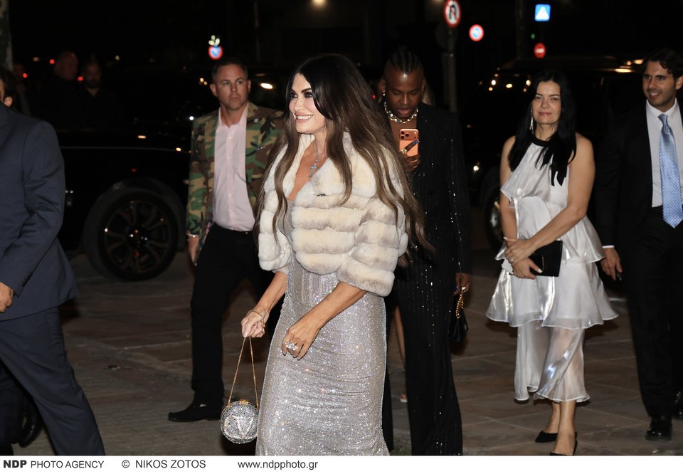 Ο Fancy James ακολουθώντας την Κίμπερλι Γκίλφοϊλ την Κυρική