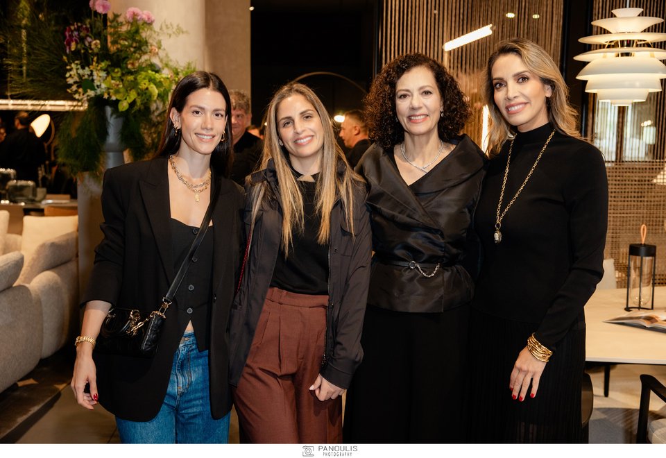 Νίκη Θωμοπούλου-Μαρακάκη, Λόπη Ζούλοβιτς-Σπαντιδέα, Βάνα Δελούδη, Δήμητρα Λαζαράτου 