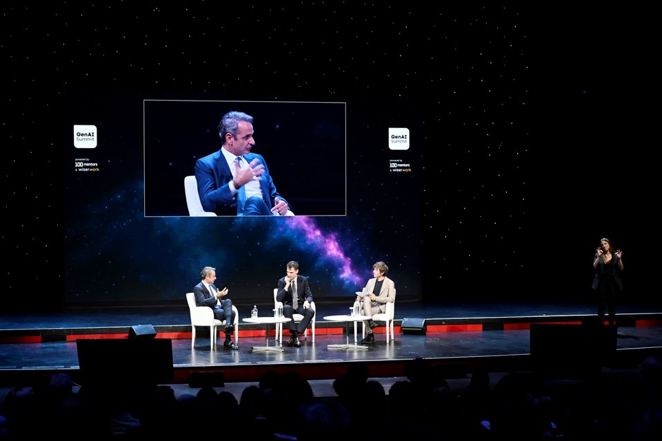 O Κυριάκος Μητσπτάκης στη συζήτηση με τον Άρθουρ Μενς, συνιδρυτή και CEO της Mistral AI στο πλαίσιο της 4ης Συνόδου Κορυφής GenAI SE Europe 