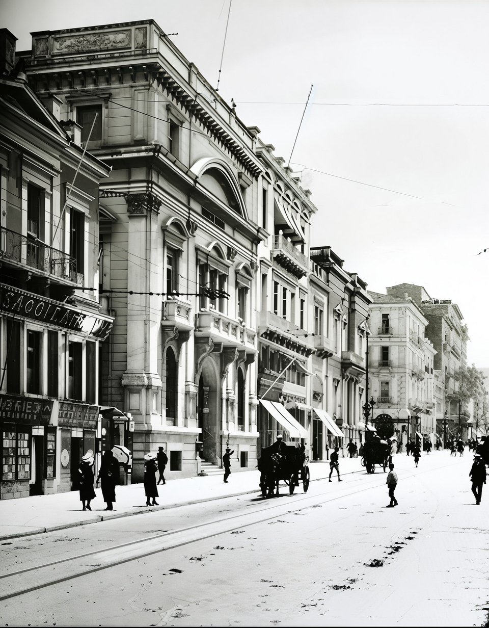 Η παράσταση της τριλογίας «Ορέστεια» του Αισχύλου στο Βασιλικό Θέατρο (που σήμερα αποτελεί το Εθνικό Θέατρο) στις 1 Νοεμβρίου 1903 διαφημίστηκε ως θεατρική καινοτομία / WIKIPEDIA