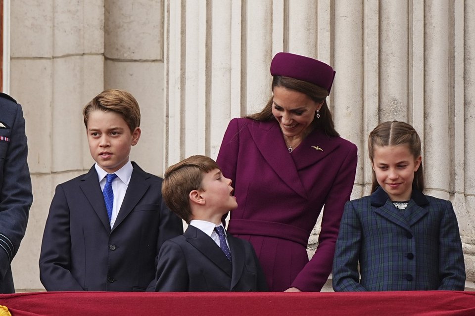 Κέιτ με τα τρία παιδιά της 