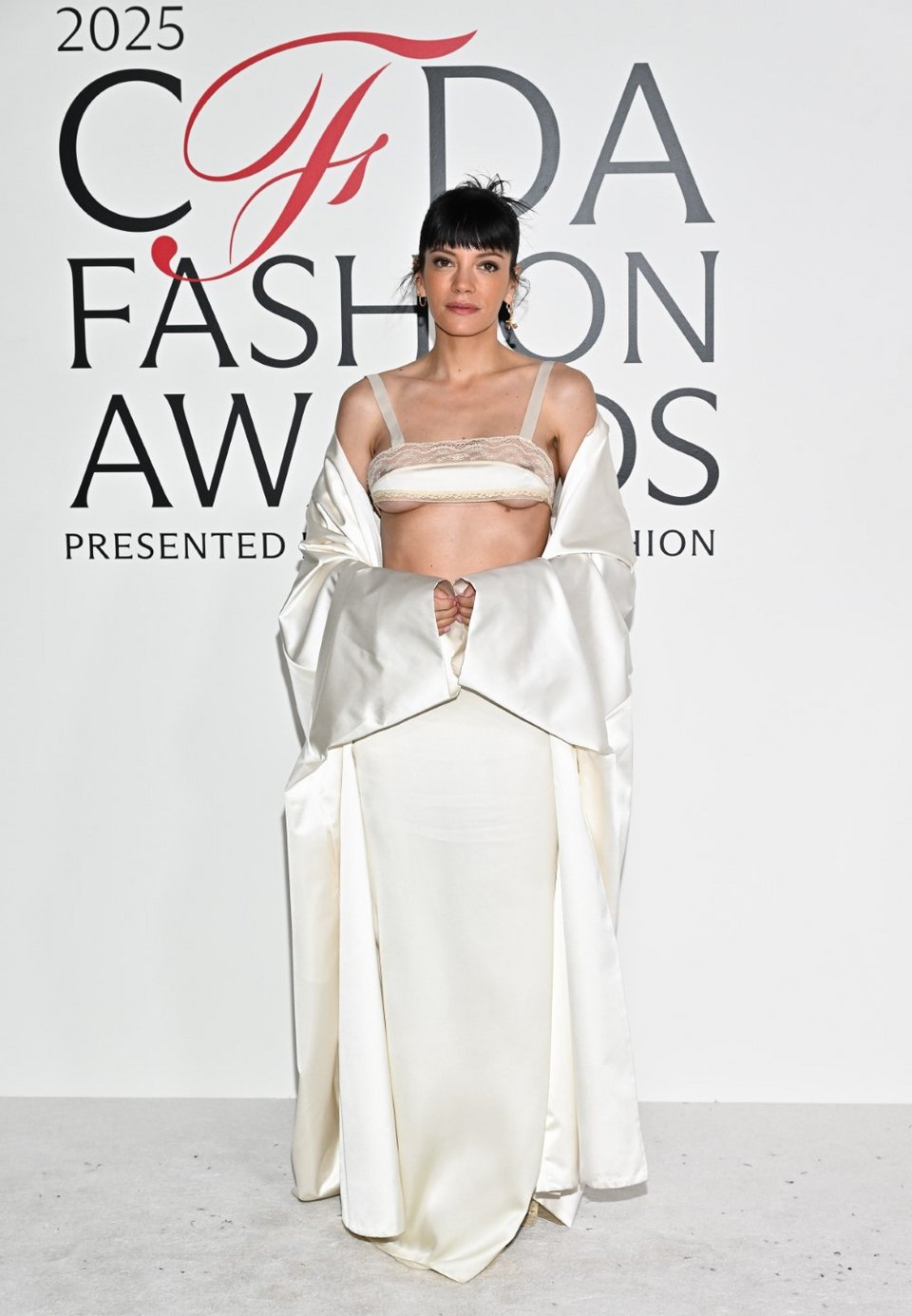 Η Λίλι Άλεν με το «λουκ της εκδίκησης»