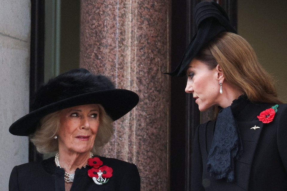 Καμίλα και Κέιτ ανταλλάσσουν μερικές κουβέντες 