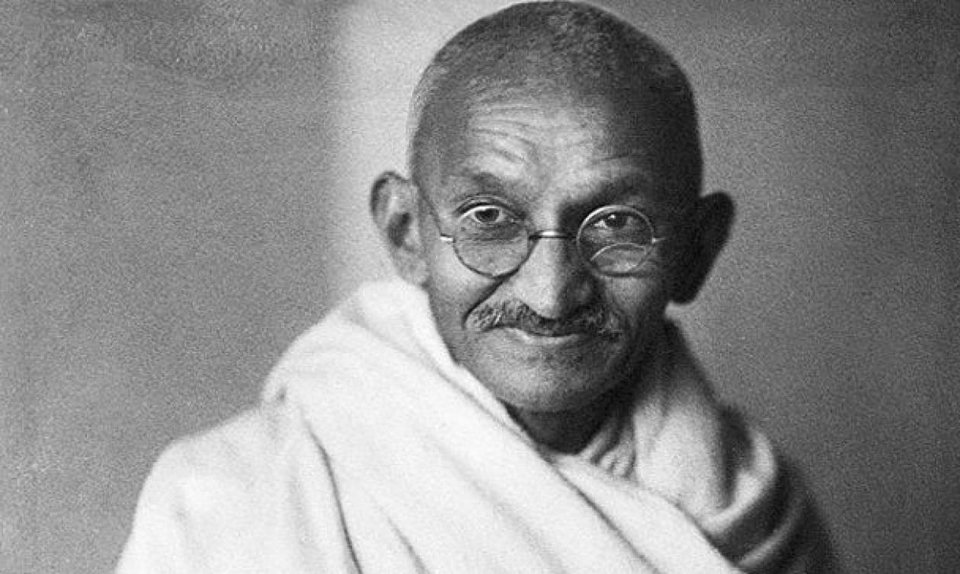 Το ίδιο ισχύει και για την προτροπή που συχνά αποδίδεται στον Γκάντι: «Πρώτα σε αγνοούν, μετά γελούν μαζί σου, μετά σε πολεμούν, μετά νικάς» / WIKIPEDIA