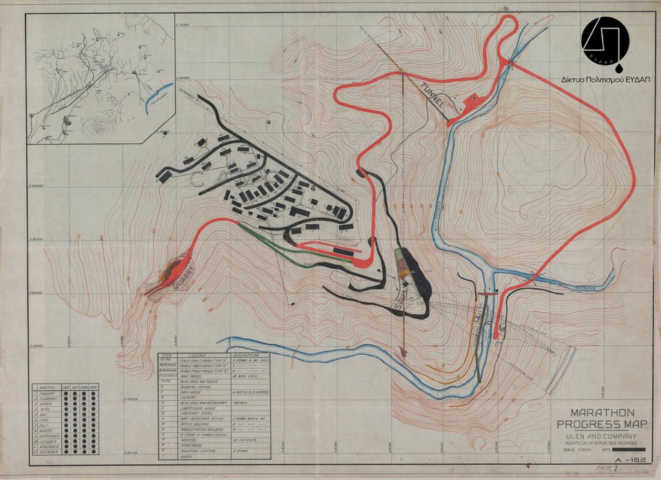 Το τοπογραφικό διάγραμμα προόδου κατασκευής του Φράγματος και του εργοταξιακού οικισμού (Ulen &amp; Co, Κλίμακα 1:1.000&nbsp;).&nbsp;Πηγή: Ιστορικό Αρχείο ΕΥΔΑΠ 