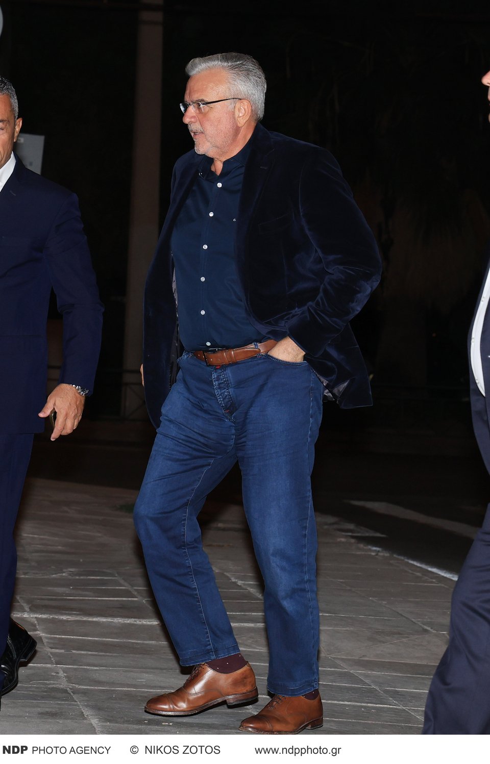 Στο κέντρο ο  CEO της Τράπεζας Πειραιώς, Χρήστος Μεγάλου