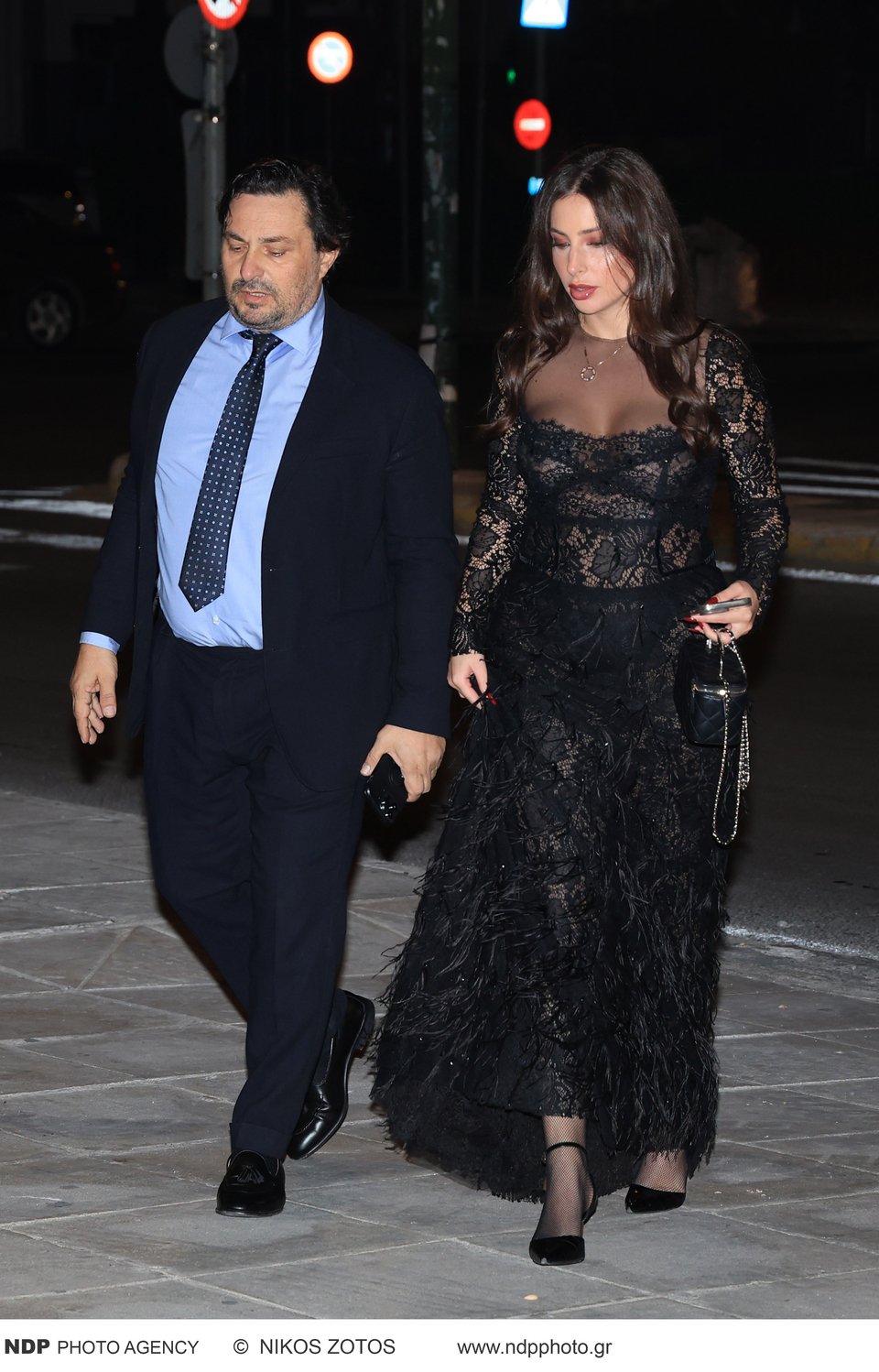 Ο επιχειρηματίας Γιάννης Μωράκης μαζί με τη συνοδό του