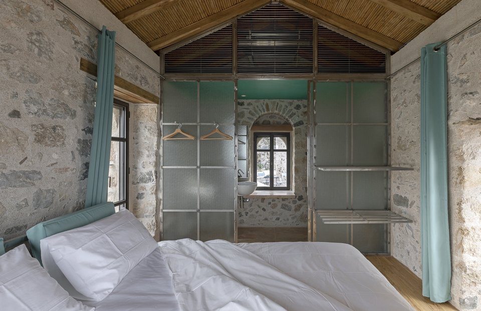 Πέτρα, φως και hi-tech αντιθέσεις / Φωτογραφία: Panagiotis Voumvakis