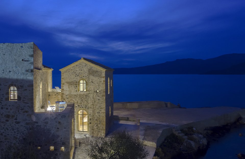 Το κτίριο του παλιού τελωνείου της Καρδαμύλης που έγινε design κατοικία / Φωτογραφία: Panagiotis Voumvakis