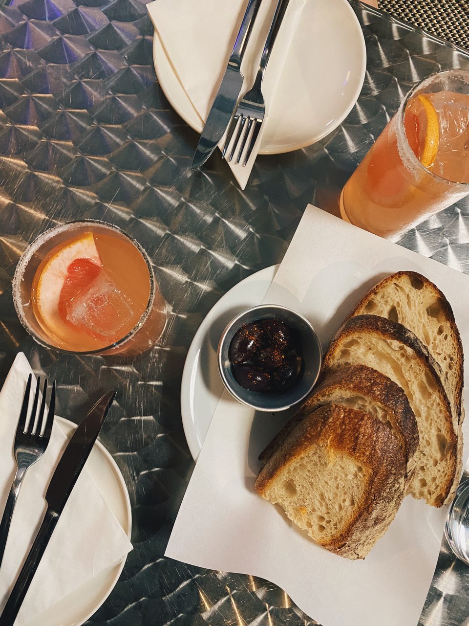 Παλόμες, ελιές και ωραίο προζυμένιο ψωμί / Φωτογραφία: Μάνος Λειβαδαρος/iefimerida