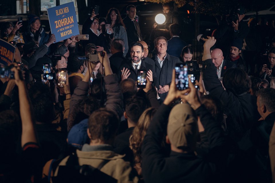 Ο Ζοράν Μαμντάνι στην προεκλογική εκστρατεία / AP