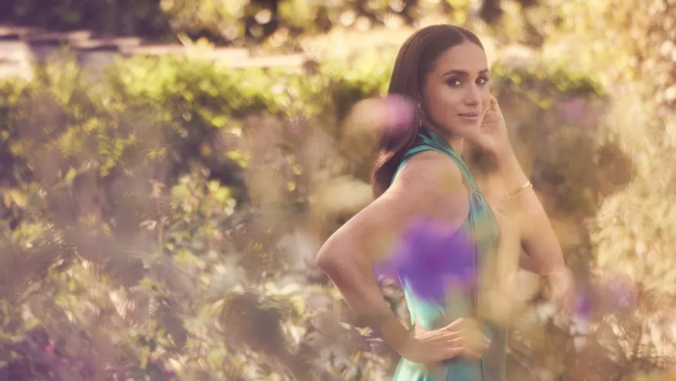 Η Μέγκαν Μαρκλ με το πράσινο φόρεμα σε φωτογράφιση περιοδικού