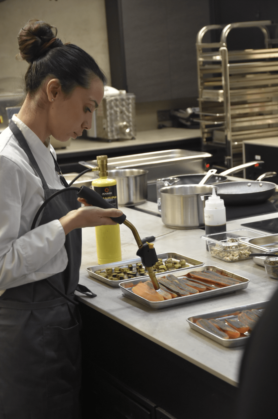 Η σεφ Ελπίδα Μορφούλη επί τω έργω