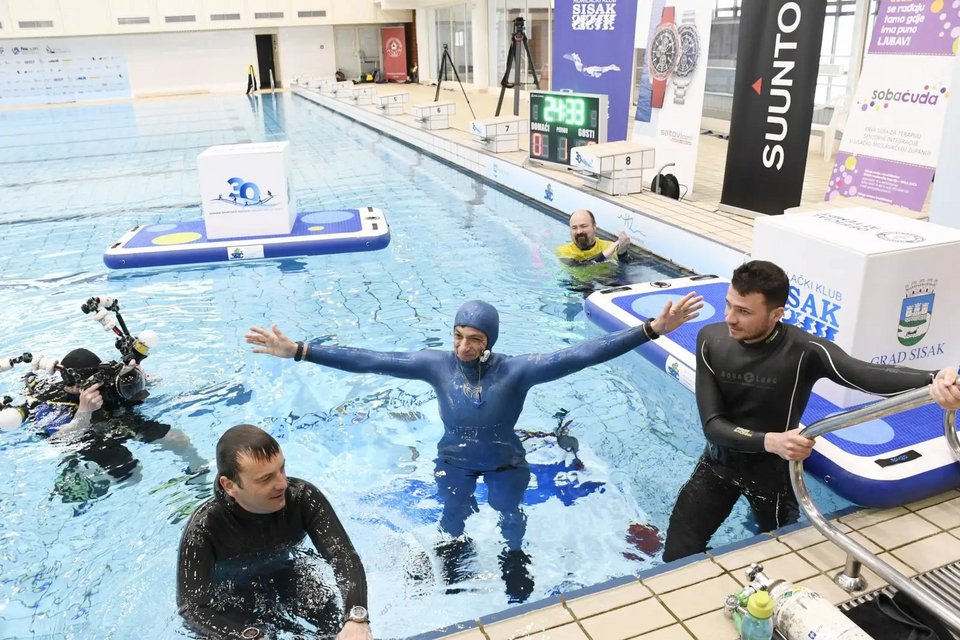 Στα 52 του, πήρε την τρίτη θέση στο παγκόσμιο πρωτάθλημα στατικής άπνοιας κλειστού χώρου, με χρόνο 8:17 / FACEBOOK 