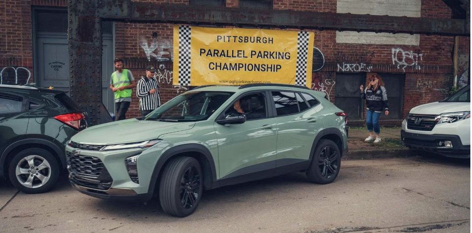 Ο ετήσιος διαγωνισμός μετατρέπει μια αγχώδη καθημερινή στιγμή σε θέαμα δεξιοτεχνίας, χιούμορ και αυθεντικής κοινότητας / CAR AND DRIVER