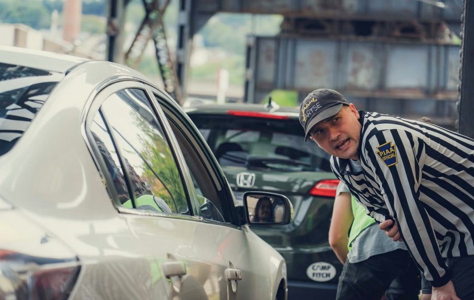 Πέρα όμως από τα νούμερα, ο διαγωνισμός είναι μια πράξη κοινότητας. Ούτε χορηγοί, ούτε φανταχτερές στολές, ούτε μπάνερ / CAR AND DRIVER