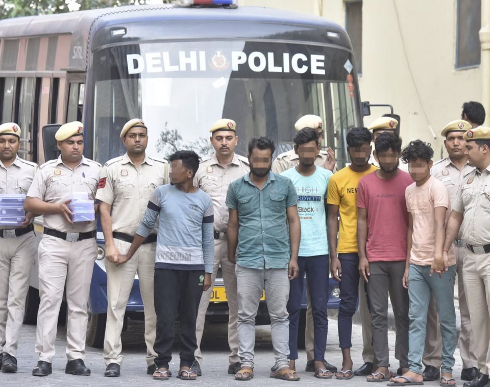 Το κράτος, από την άλλη, αντέδρασε με επιχειρήσεις και υποσχέσεις. Αλλεπάλληλες συλλήψεις και «παραστάσεις» για τα ΜΜΕ έδειχναν ότι η εξουσία έκανε τη δουλειά της / WIKIPEDIA