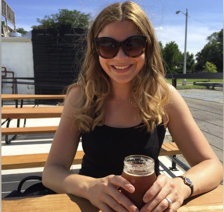 Κι εδώ χρειάζεται η διάκριση που προτείνει η δημοσιογράφος και ταξιδιώτισσα Anna Hart: άλλο το solo travel κι άλλο το solitary travel, όταν επιλέγω συνειδητά να μείνω μόνη / INSTAGRAM