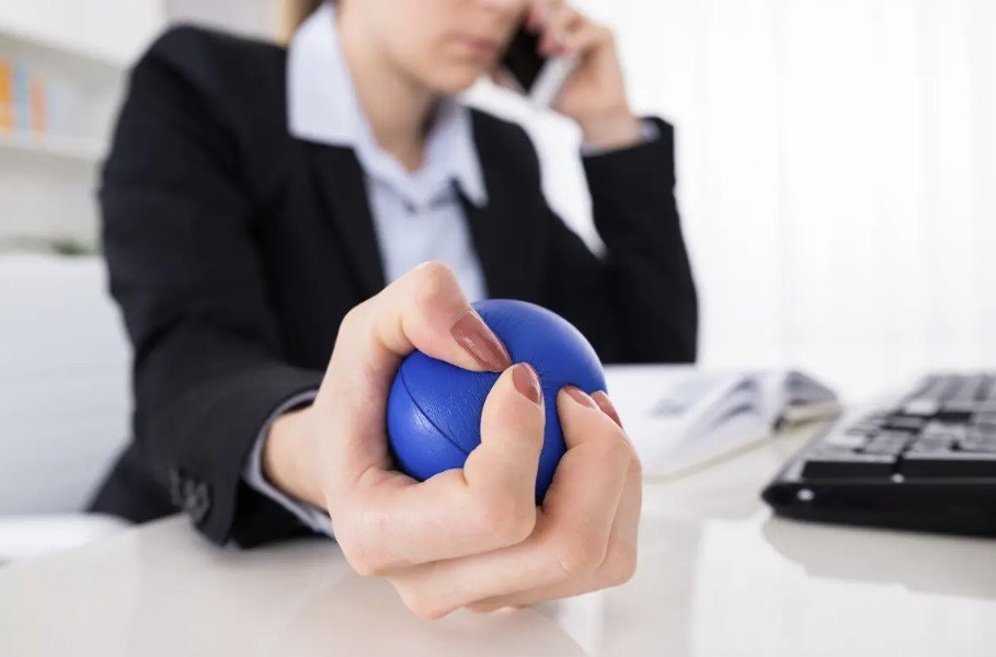 Το να καταλάβει κανείς τη διαφορά δεν είναι θεωρητική λεπτομέρεια· είναι καθοριστικό βήμα για να μάθει να αντιμετωπίζει τον εαυτό του με μεγαλύτερη ακρίβεια και φροντίδα / ISTOCK