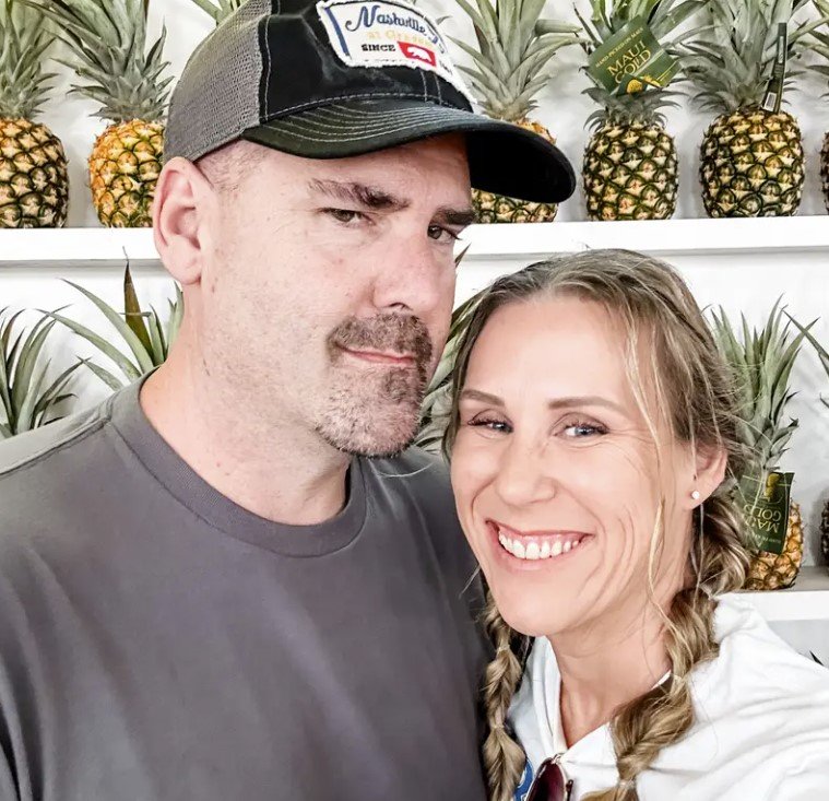 Η ευκαιρία εμφανίστηκε απρόσμενα όταν μια φίλη τη σύστησε σε ένα εργαστήριο διακόσμησης μπισκότων. Εκεί, ανάμεσα σε χρώματα και γλάσα, ένιωσε μια σπίθα που δεν είχε νιώσει ξανά / FACEBOOK