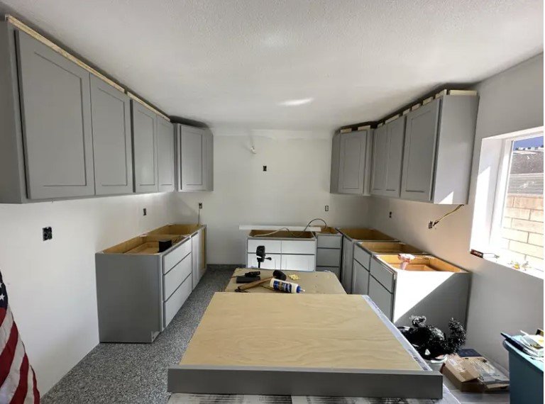 Μέχρι το 2019, η Μάντι ζούσε την καθημερινότητα μιας μητέρας που είχε μόλις προσαρμοστεί στον ρόλο της στο σπίτι / FACEBOOK