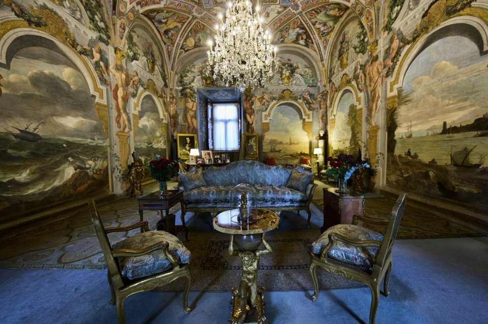 Το Παλάτι Κολόννα στη Ρώμη μοιάζει με θρύλο που περπατά δίπλα μας χωρίς να μας επιτρέπει να τον αγγίξουμε / ΑΡ