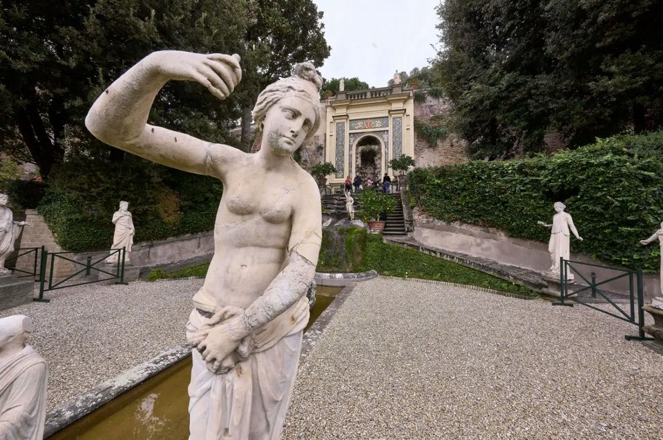 Περπατώντας στο παλάτι σήμερα, αισθάνεται κανείς το βάρος μιας ιστορίας όπου η πολιτική δύναμη και η καλλιτεχνική λάμψη συμπορεύτηκαν / ΑΡ