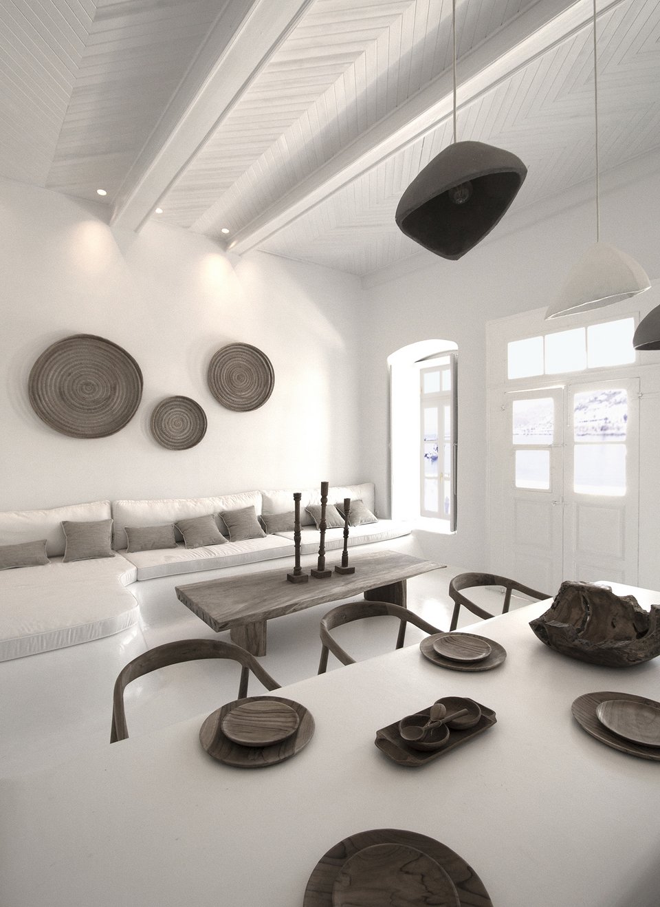 Σαλόνι και τραπεζαρία στη Villa Kampani από το αρχιτεκτονικό γραφείο Omniview Design