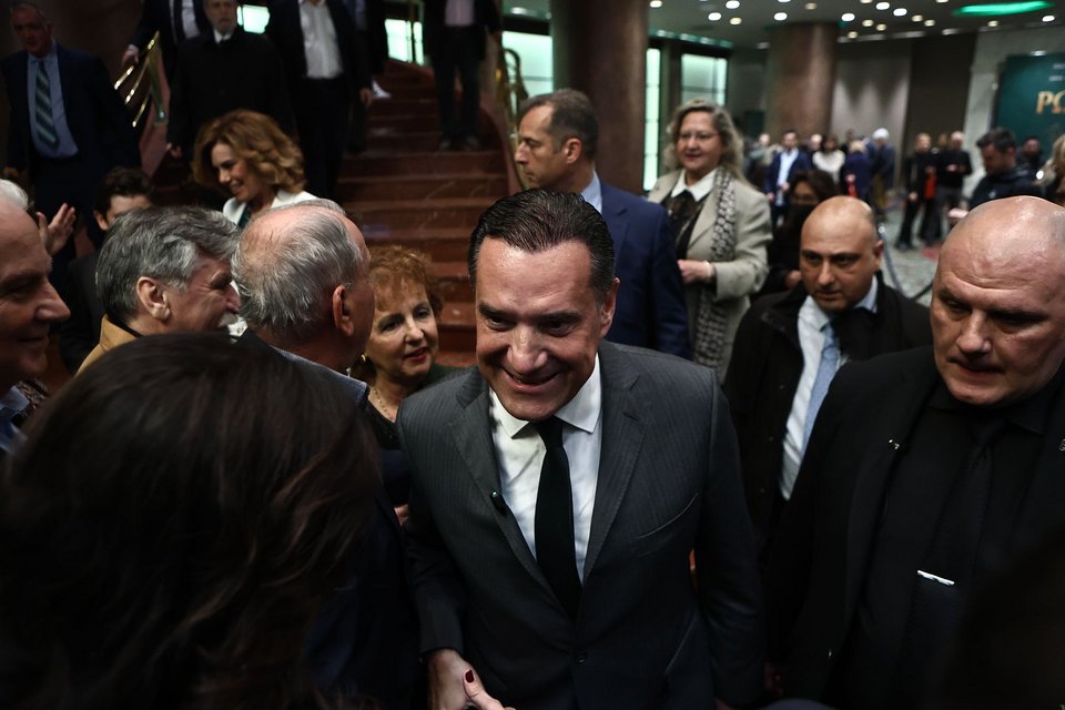 Πολλοί απλοί φίλοι και οπαδοί του Αδωνι Γεωργιάδη βρέθηκαν το απόγευμα στο Κάραβελ