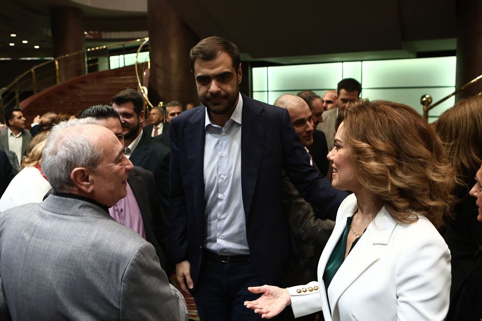 Ο κυβερνητικός εκπρόσωπος Παύλος Μαρινάκης με την Ευγενία Μανωλίδου