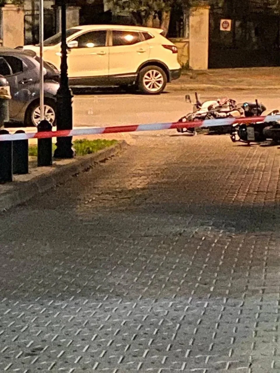 Οι μηχανές των αστυνομικών που εμβόλισαν οι διαρρήκτες