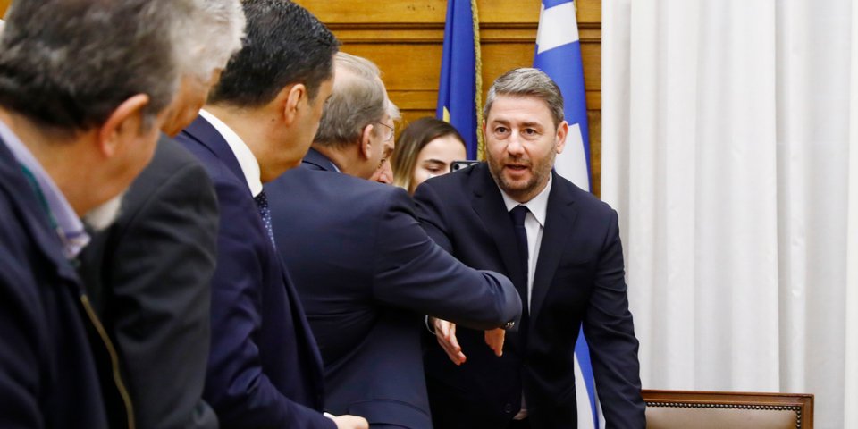 Ο Νίκος Ανδρουλάκης με το προεδρείο της ΚΕΔΕ -Φωτογραφία: INTIME NEWS / ΣΑΡΕΛΑΣ ΔΗΜΗΤΡΗΣ