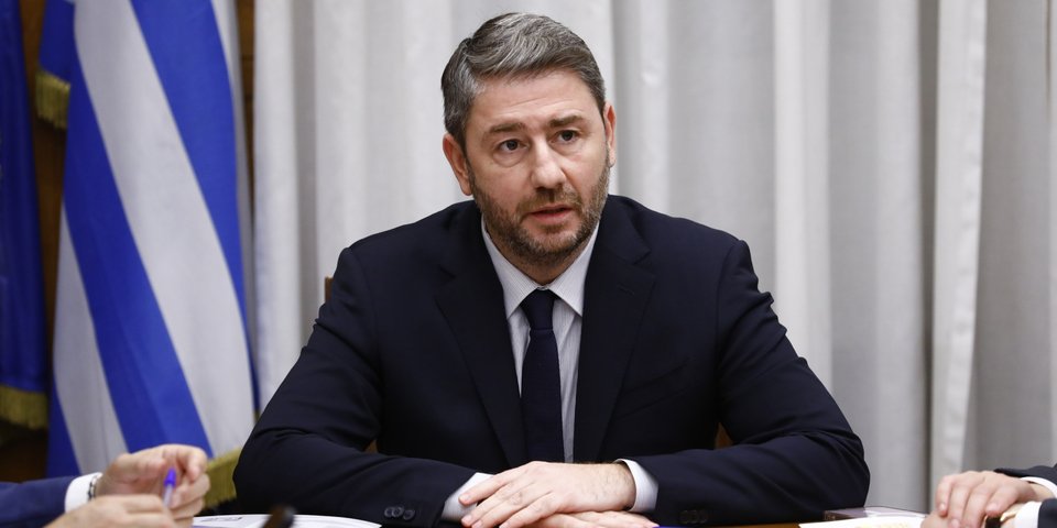 Ο Νίκος Ανδρουλάκης με το προεδρείο της ΚΕΔΕ -Φωτογραφία: INTIME NEWS / ΣΑΡΕΛΑΣ ΔΗΜΗΤΡΗΣ