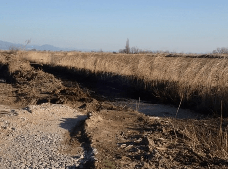 Έριχνε υγρά βιομηχανικά απόβλητα σε προστατευμένη ζώνη κοντά στον Αξιό