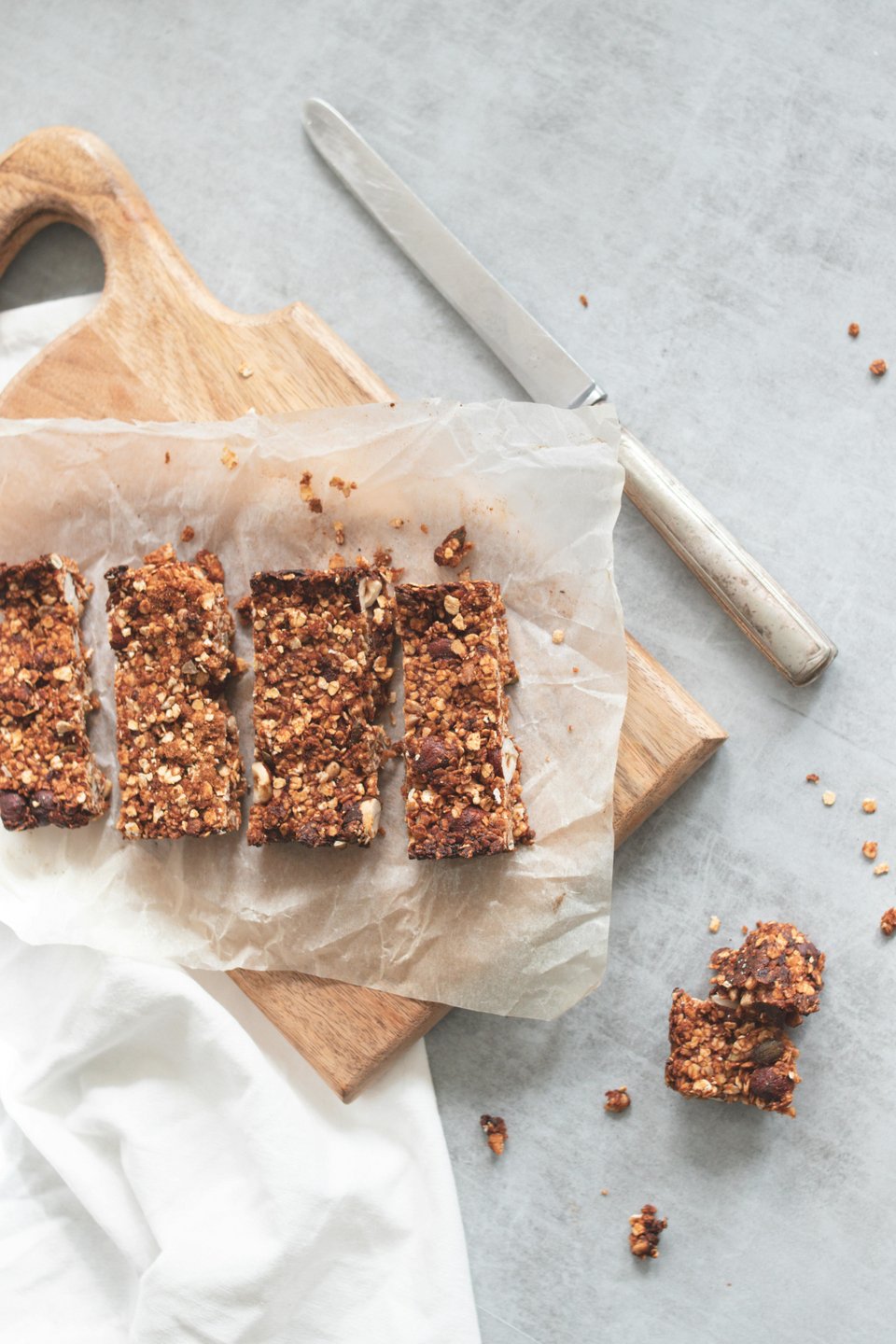 Μπάρες βρώμης με φουντούκια και σοκολάτα / Φωτογραφία: Pexels