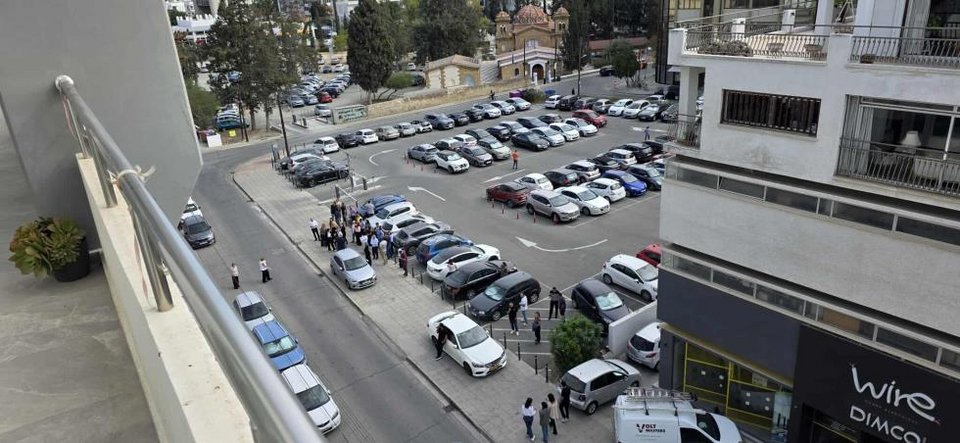 Κόσμος στους δρόμους μετά τα 5,2 Ρίχτερ /reporter.com.cy