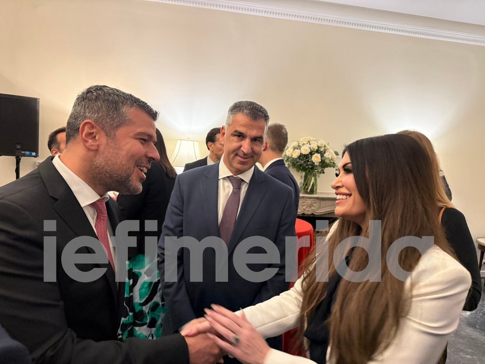 Ο Γιώργος Στάσσης της ΔΕΗ με τη νέα πρέσβη