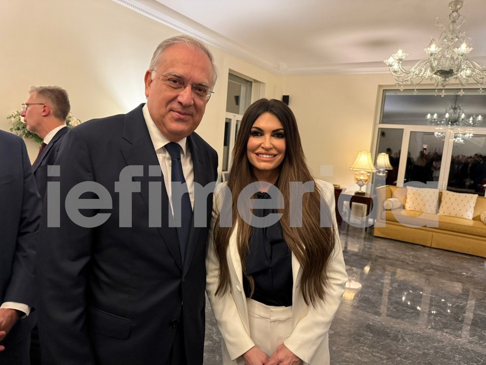 Ο υπουργός Ανάπτυξης Τάκης Θεοδωρικάκος με την Κίμπερλι Γκίλφοϊλ 