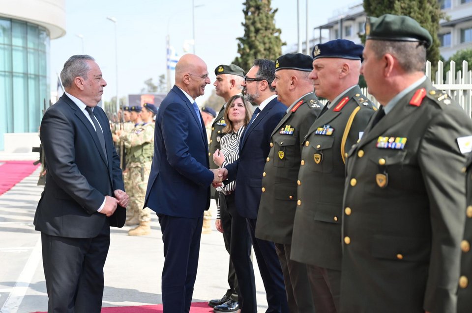 O Νίκος Δένδιας στο υπουργείο Εθνικής Άμυνας της Κυπριακής Δημοκρατίας 