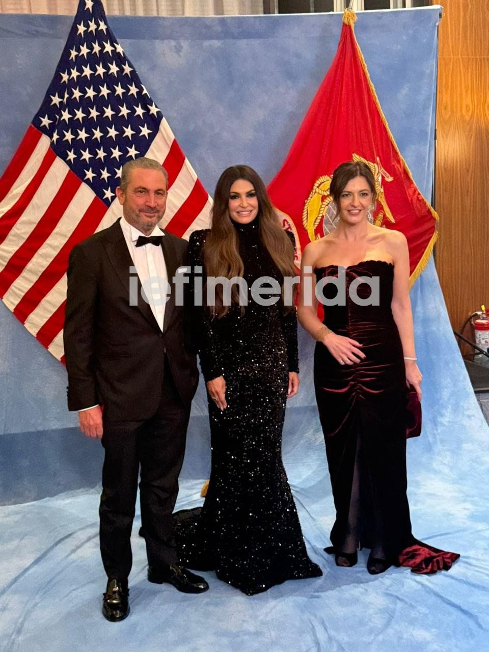 Ο Αλέξανδρος Εξάρχου, CEO της Aktor με την σύζυγό του Ελένη Βρεττού, CEO της Credia Bank και την Αμερικανή πρέσβη Κίμπερλι Γκίλφοϊλ